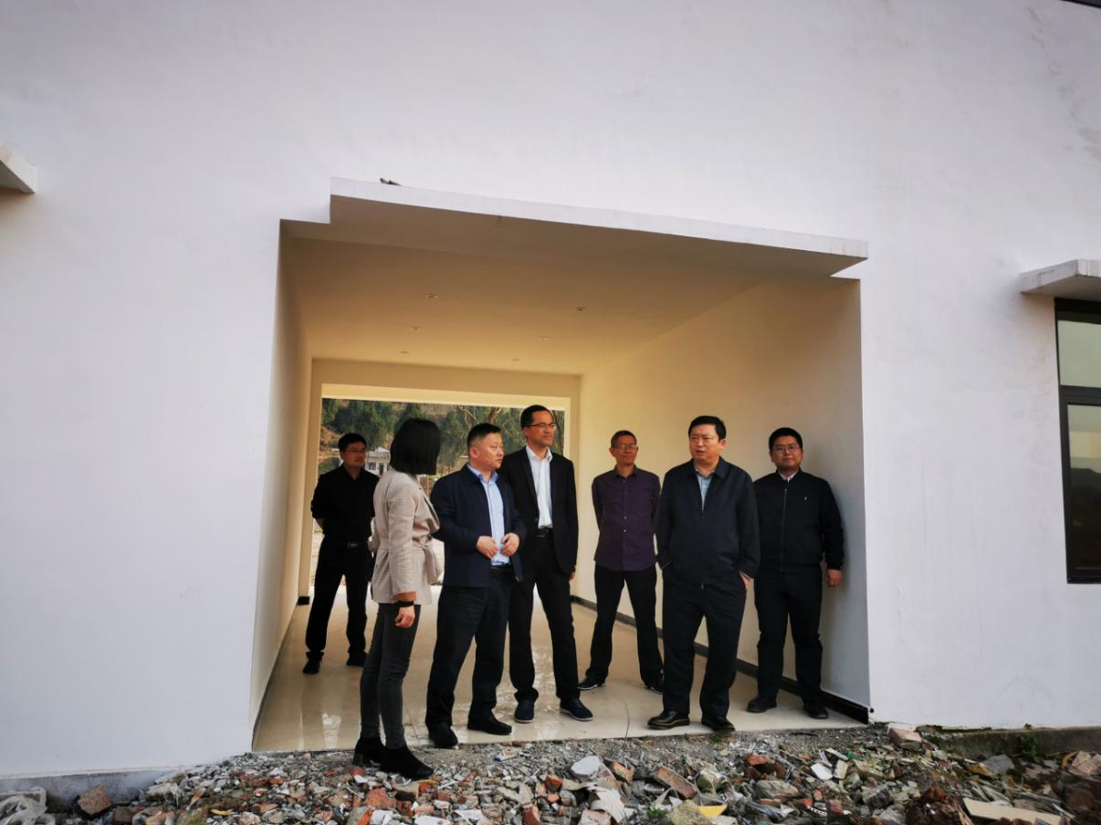 尊龙凯时集团党委副书记、董事陈日到邓家沟村开展帮扶工作