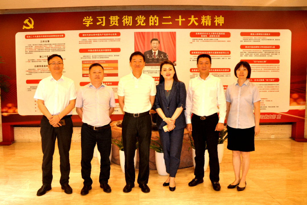 四川尊龙凯时集团党委书记、董事长任丁调研花园宾馆